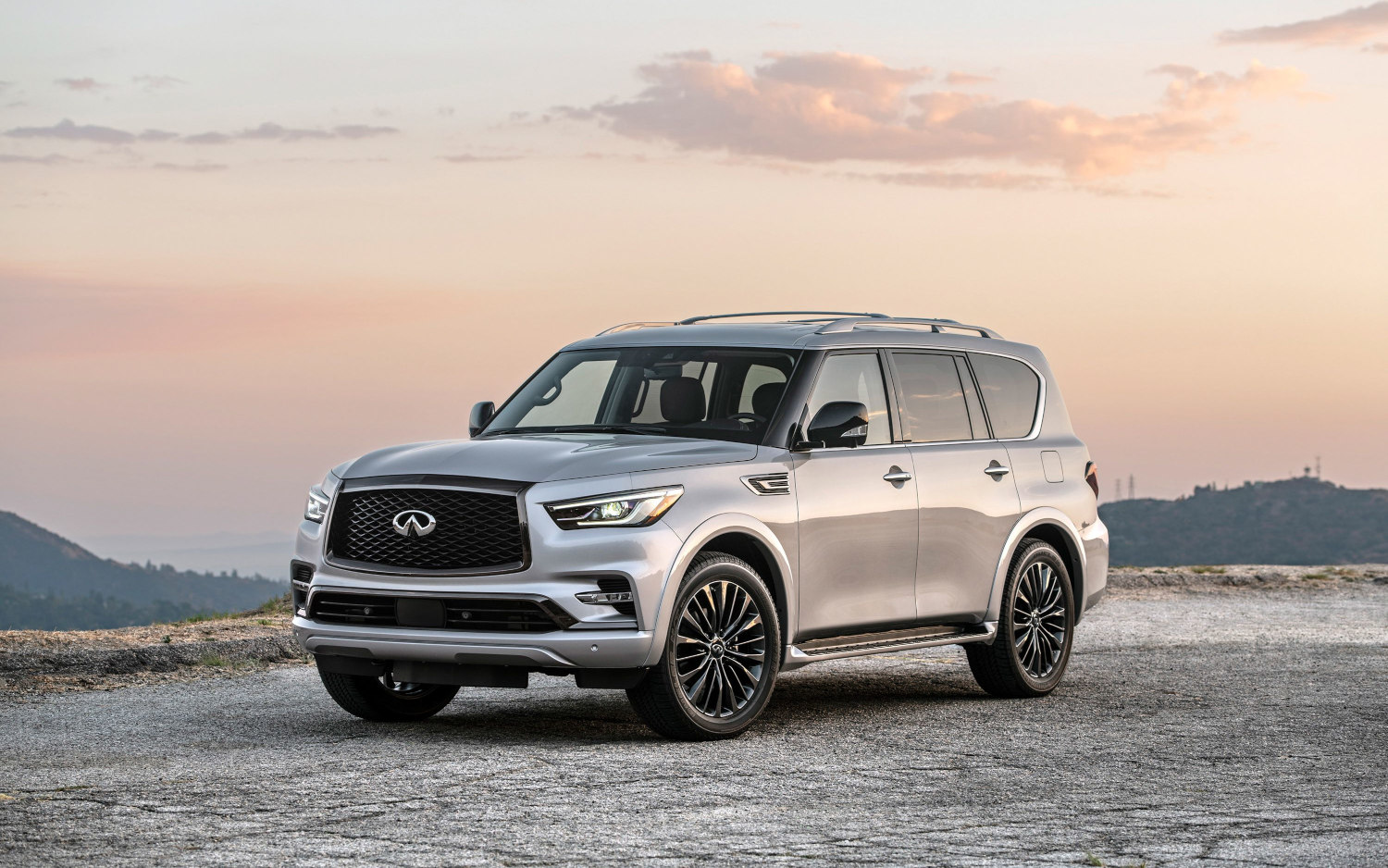 Comparison Infiniti QX80 Sensory 2021 vs INFINITI QX60 LUXE 2020